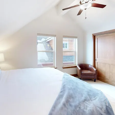 The Bear'S Den Villa